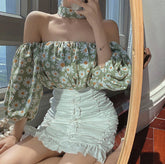 Camisa tipo blusa holgada con estampado de margaritas y hombros descubiertos